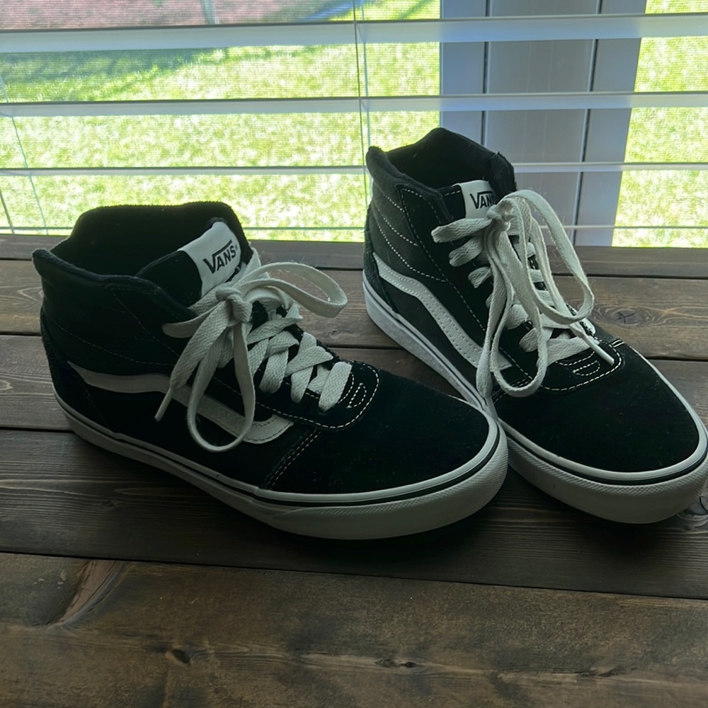 Old Skool Hi-Top black Vans Size 7 Suede